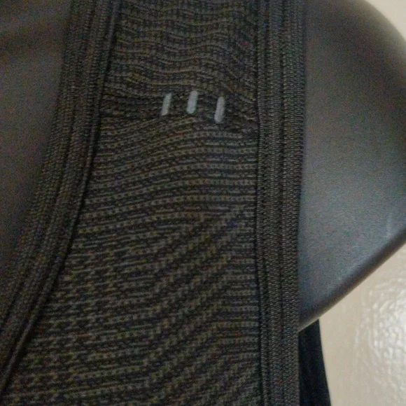 Lululemon Activewear Muscle Tank Size L - Picture 4 of 6